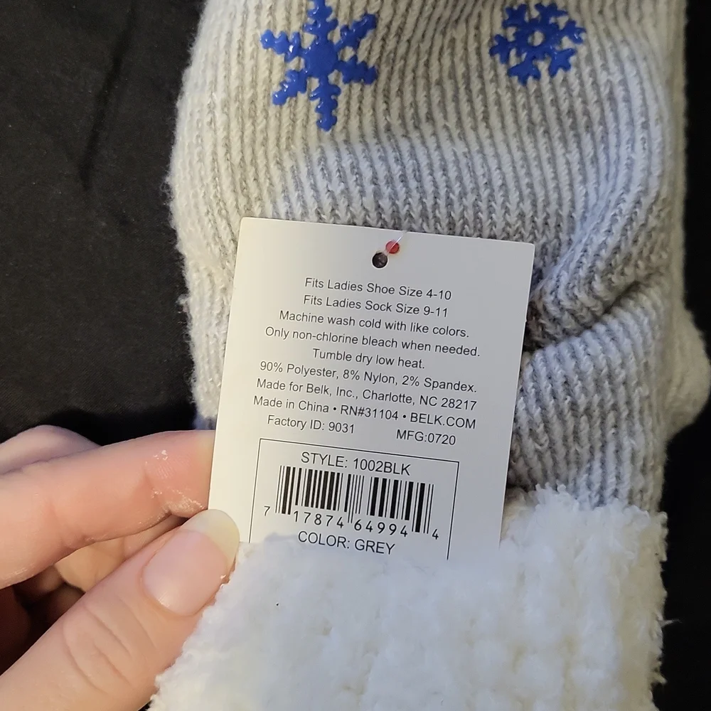 Christmas holiday fuzzy comfy socks - I smell snow - Picture 4 of 6